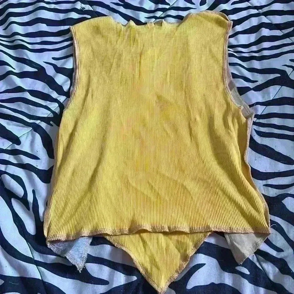 Reworked Handkerchief Crop Top - Picture 5 of 6